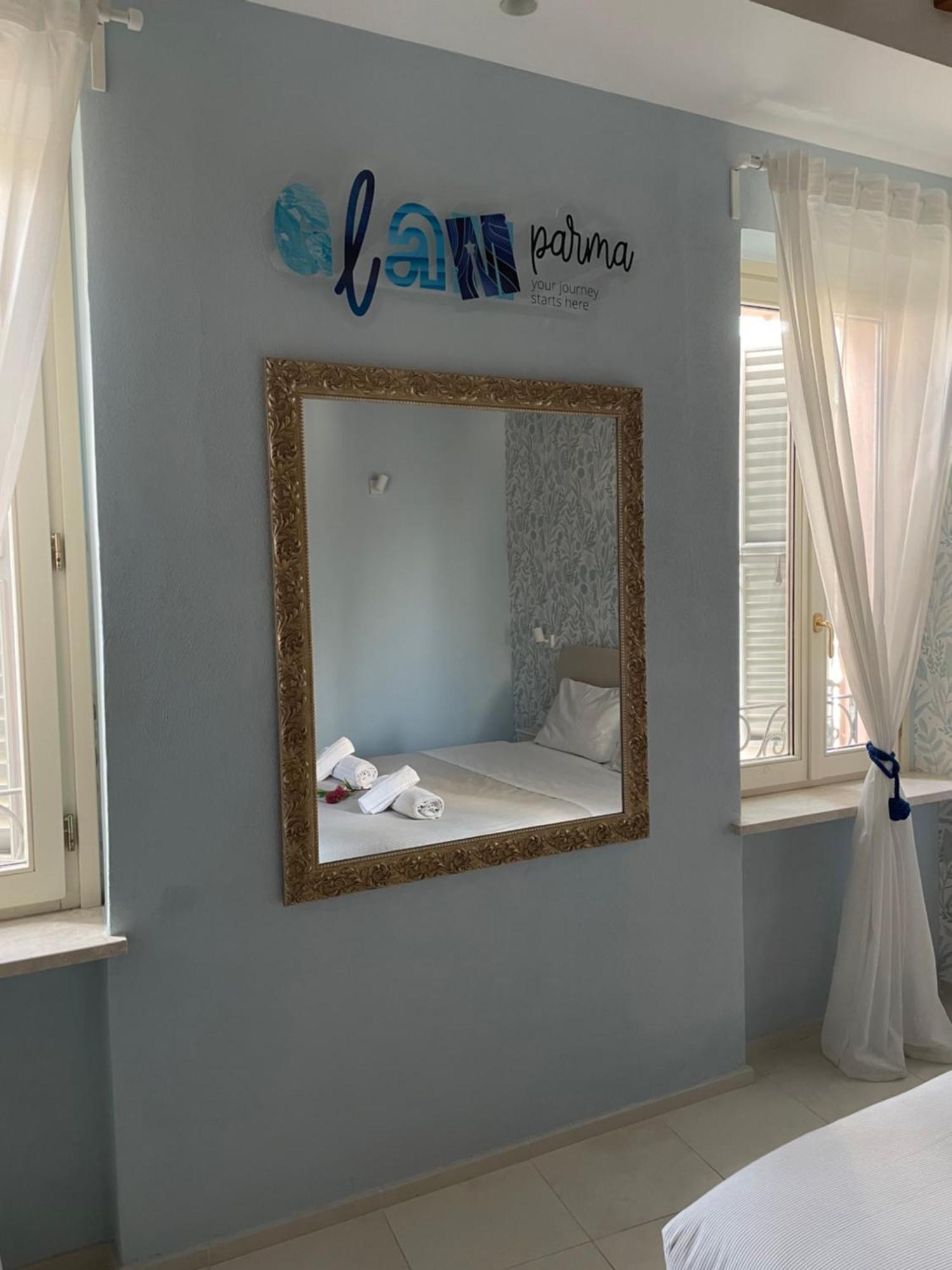 Glam Parma Hotel Bagian luar foto